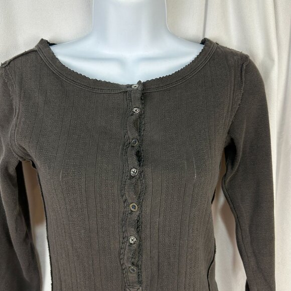 We The Free Size XS Charcoal Gray Ribbed Button-Front Long Sleeve Top - Picture 2 of 5